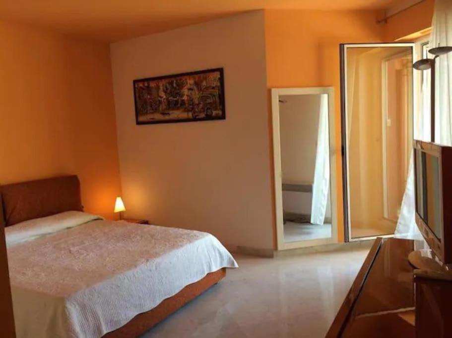 Victoria Bilocale Centro Citta E Vista Mare Apartment Menton Bagian luar foto